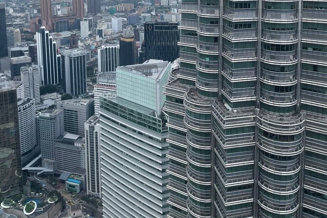 Kuala Lumpur Full Day City Tour with Petronas Twin Tower Tickets - Merdeka Square and Sultan Abdul Samad Building: Colonial Meets Independence