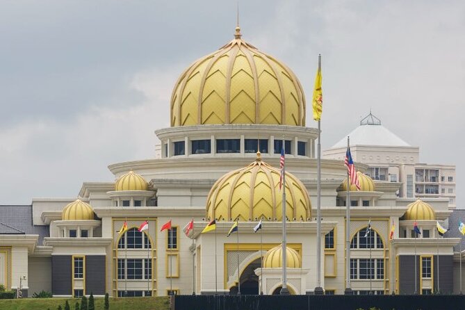 Kuala Lumpur Full Day Private Tour with 24 spots Of Wonders - Mosques and Temple Alleys: Masjid Negara, Jamek Mosque, and Chinatown Shrines