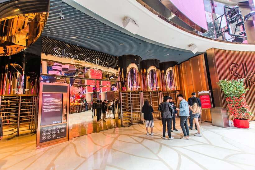 Kuala Lumpur: Genting Highland Tour with SkyWorld Theme Park - Casino de Genting: table games and the “only in Malaysia” factor