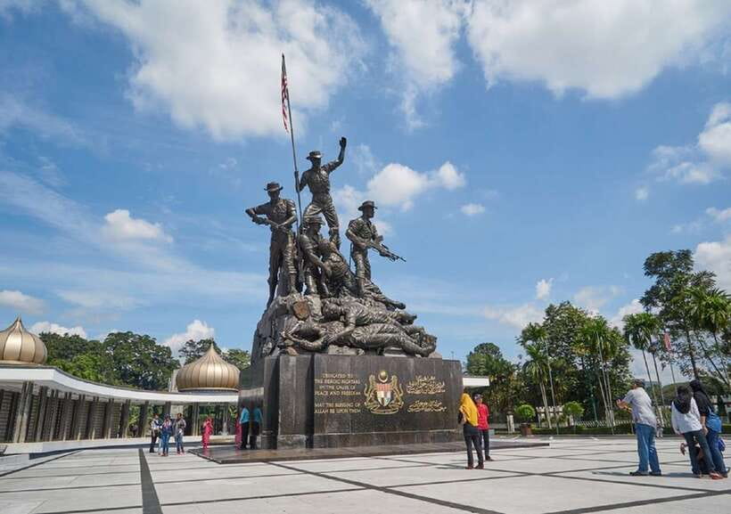 Kuala Lumpur: Half Day Group City Highlights Tour - A 4-hour Kuala Lumpur loop with hotel pickup and air-conditioned comfort