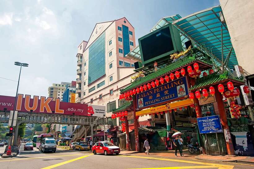 Kuala Lumpur: Half Day Group City Highlights Tour - Istana Negara and Thean Hou Temple: royal streets to a Chinese-Malaysian temple vibe