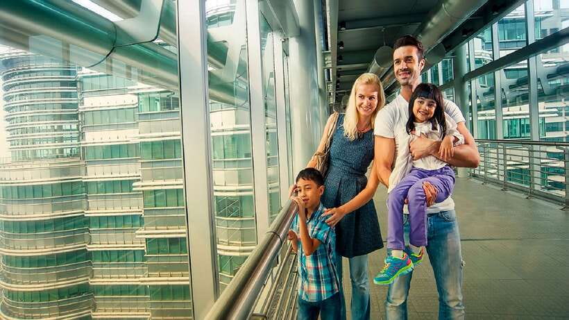 Kuala Lumpur: Half-Day Photo Tour with Petronas Twin Towers - National Mosque and Thean Hou Temple: two faiths, strong visuals