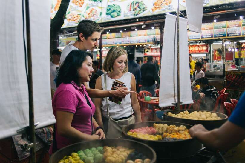 Kuala Lumpur: Local Street Food Night Tour - What your private guide actually adds to the night