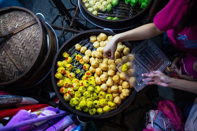 Kuala Lumpur Local Street Food Private Walking Tour by Night - Jalan Alor at night: dim sum and satay lok lok