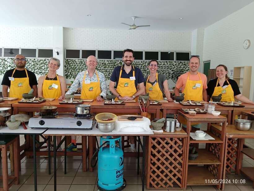 Kuala Lumpur: Malaysian Cooking Class with Market Tour - TTDI Wet Market at 8:30 AM, and what to look for