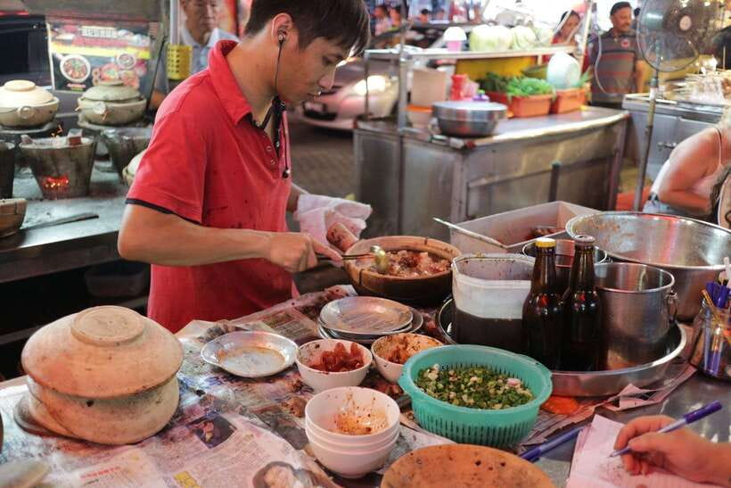Kuala Lumpur: Nightlife Street Food Tour with 6 Tastings - Price and value: what $41 buys you in KL at night