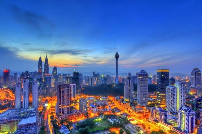 Kuala Lumpur: Nightlife Walking Tour with Local Guide - Shopping streets, then a symbolic detour at the Liuli crystal fountain