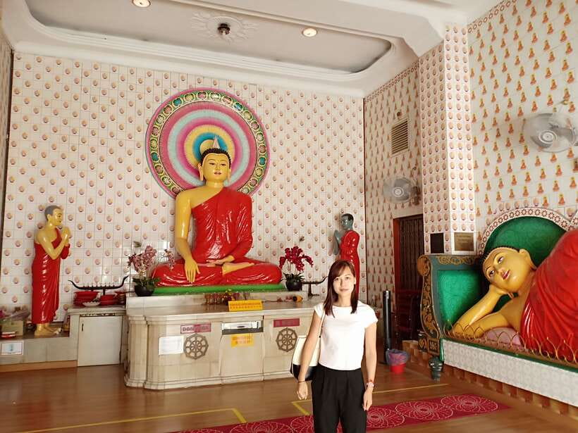 Kuala Lumpur: Private Batu Cave, National Mosque Tour, Lunch - Little India lunch: why the meal is part of the cultural point