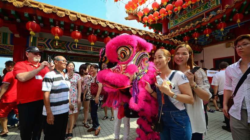 Kuala Lumpur: Private Batu Cave, National Mosque Tour, Lunch - Batu Caves: the 272 steps, the cave temples, and monkey etiquette