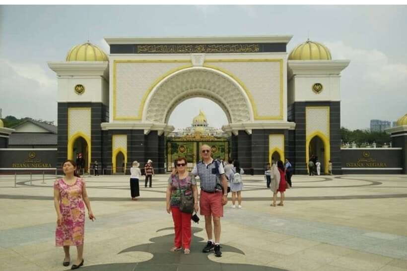 Kuala Lumpur: Private custom walking tour with a local guide - Why a private walking tour beats hopping between landmarks