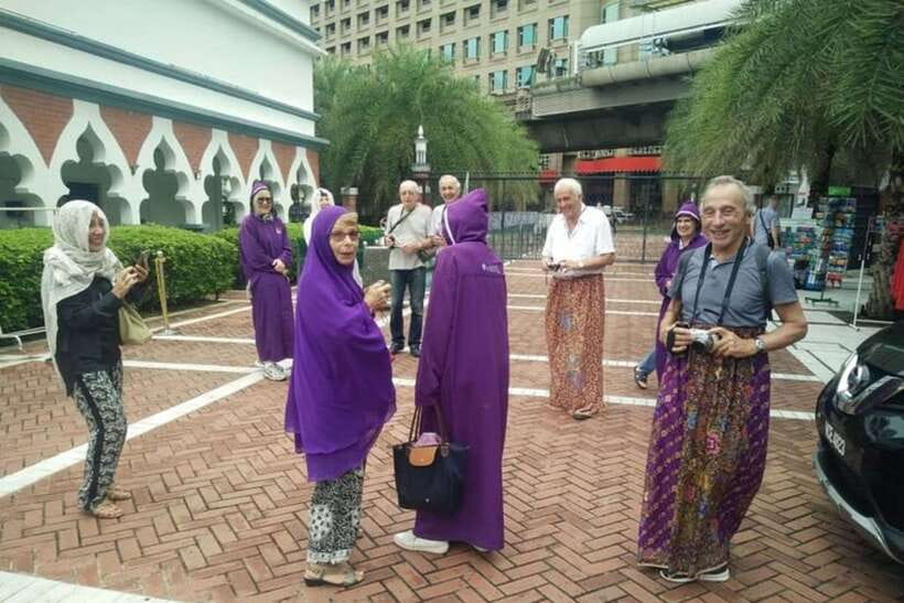 Kuala Lumpur: Private custom walking tour with a local guide - The street-level highlights: photo stops and iconic exteriors you can read