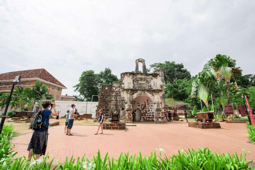 Kuala Lumpur: Private Malacca Night Tour w/Cruise & Trishaw - Dutch Square in Melaka: Red Square, Stadthuys, Queen Victoria Fountain, Christ Church