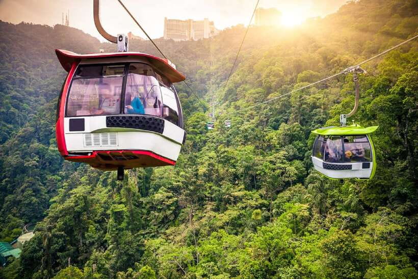 Kuala Lumpur: Private Tour to Genting Highland & Batu Caves - Dress code and comfort: the small details that matter at temples
