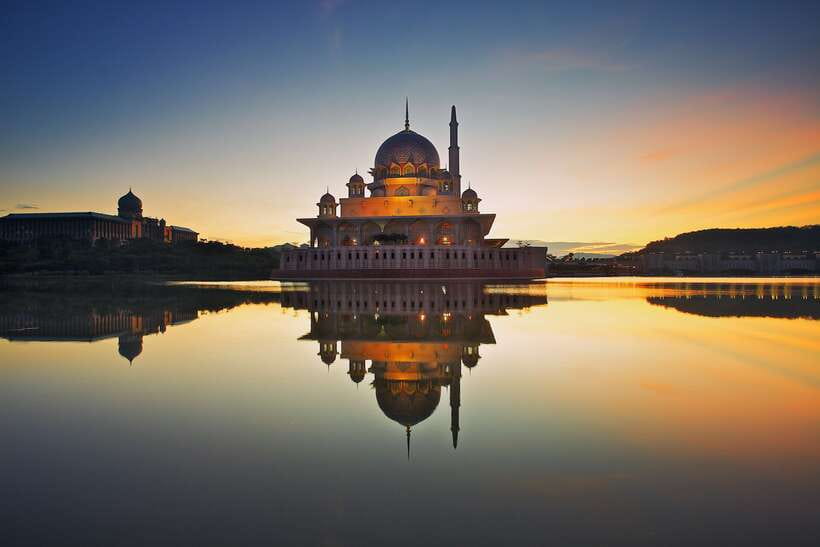 Kuala Lumpur, Putrajaya & Batu Caves Private Tour - Booking a private route through KL, Putrajaya, and Batu Caves
