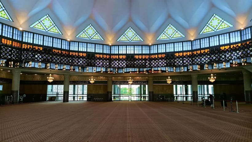 Kuala Lumpur, Putrajaya & Batu Caves Private Tour - King’s Palace and the National Mosque: classic Malaysia meets modern design