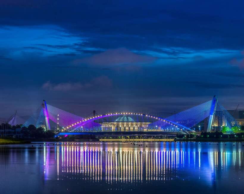 Kuala Lumpur: Putrajaya City Tour with Lake Cruise - The Putrajaya Lake Cruise: a different angle, with a backup boat