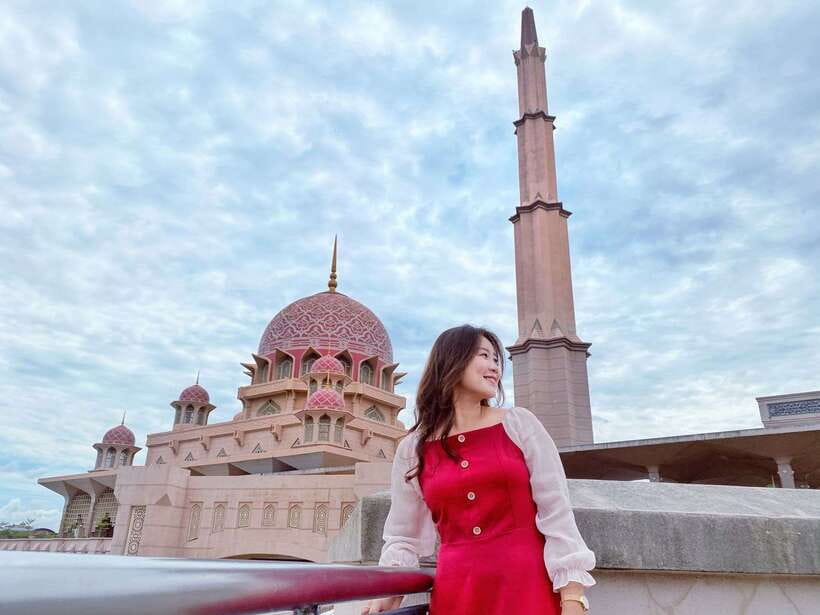 Kuala Lumpur: Putrajaya Tour Half Day Tour [Shared/Private] - Putra Mosque, the Pink Mosque: dress code and photo rules