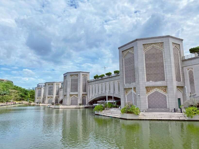 Kuala Lumpur: Putrajaya Tour Half Day Tour [Shared/Private] - Cruise Tasik Putrajaya: seeing Putrajaya from the water