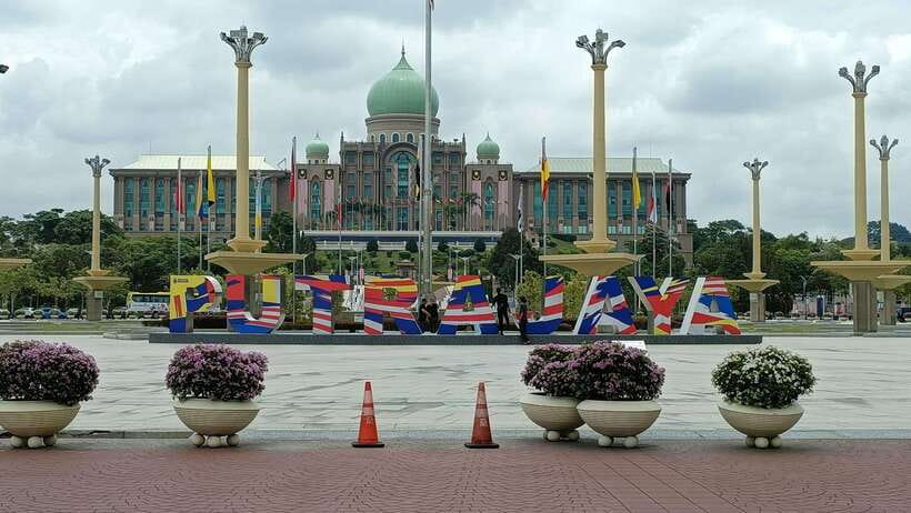 Kuala Lumpur: Putrajaya Tour with Hotel Pickup - Putrajaya’s vibe: clean government city, not just another suburb