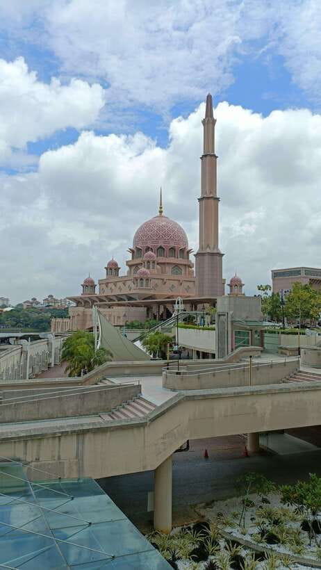 Kuala Lumpur: Putrajaya Tour with Hotel Pickup - Taman Warisan Agricultural Heritage Park: rubber tapping you can actually picture
