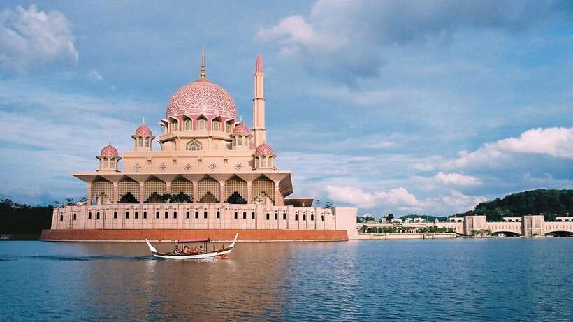 Kuala Lumpur: Putrajaya Tour with Traditional Boat Cruise - Key Things That Make This Tour Worth It
