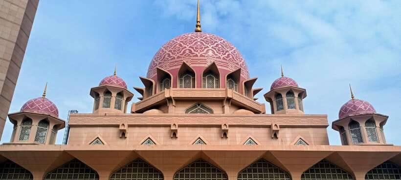 Kuala Lumpur: Putrajaya Tour with Traditional Boat Cruise - Putrajaya Feels Like KL’s Calm Cousin