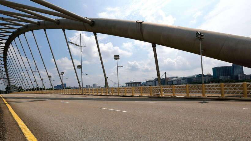 Kuala Lumpur: Putrajaya Tour with Traditional Boat Cruise - The Route, in Plain Terms: A Focused 4-Hour Circuit