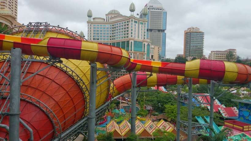 Kuala Lumpur: Sunway Lagoon Theme Park Ticket with Transfer - Water Park wave pool and slides: the big splash opener