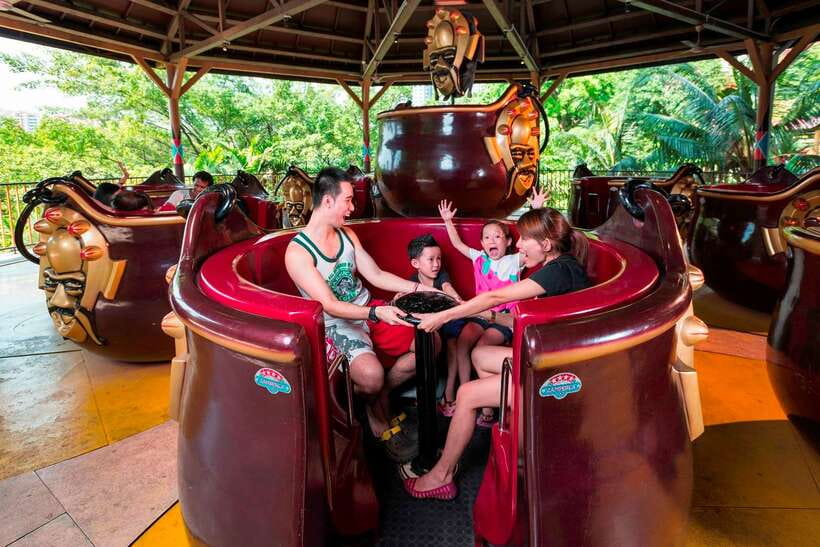 Kuala Lumpur: Sunway Lagoon Theme Park Ticket with Transfer - Nickelodeon Lost Lagoon: water play for families and mixed ages