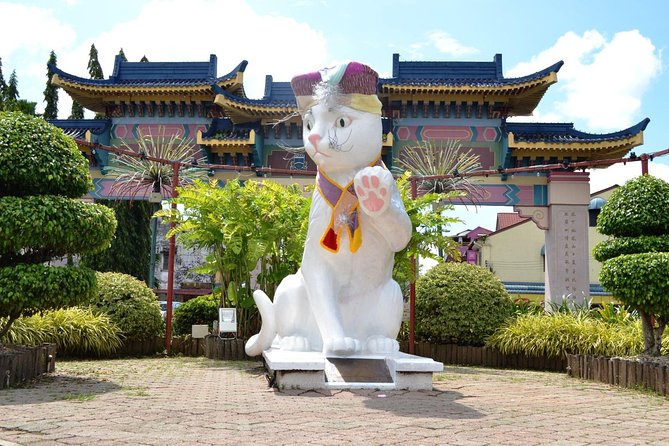 Kuching Half Day City Tour - Waterfront Views: Astana, the State Legislative Building, and Fort Margherita