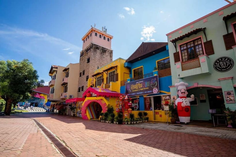 Langkawi: Iconic Landmarks & Natural Wonders Guided Tour - Eagle Square (Dataran Lang): Kuah Bay views and a photo stop that works
