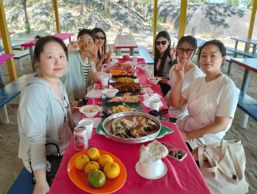 Langkawi Island: Hopping 5 in 1 Grand Tour - Pasih Putih BBQ lunch by the beach