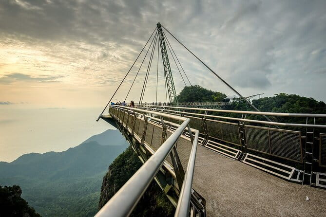 Langkawi: Private Tour with Sky Bridge and Cable Car - Art and Craft Center, Perdana Gallery, and Tun Dr. Mahathir’s Gifts