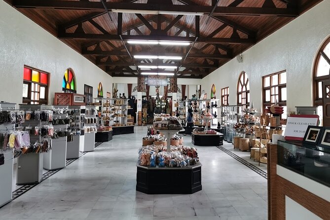 Langkawi SkyBridge, Cable Car and Refreshing Natures Private Tour - Kaya Palazzo: duty-free time without turning it into a shopping trip