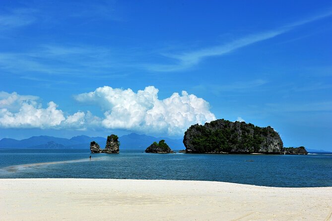 Langkawi Tour A - Land Tour & Pulau Dangli Snorkeling - Eagle Square in Kuah: quick, photo-friendly orientation