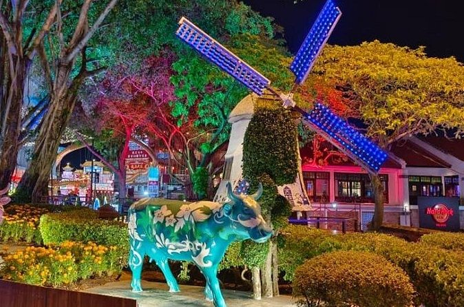 "Malacca After Dark: A Nighttime Adventure Through History" - Jonker Street night market time: shop, snack, and people-watch