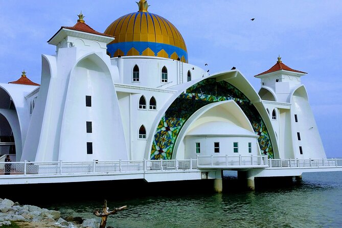 Malacca Day Tour - Dutch Square and Stadhuys: start at the colonial-era center