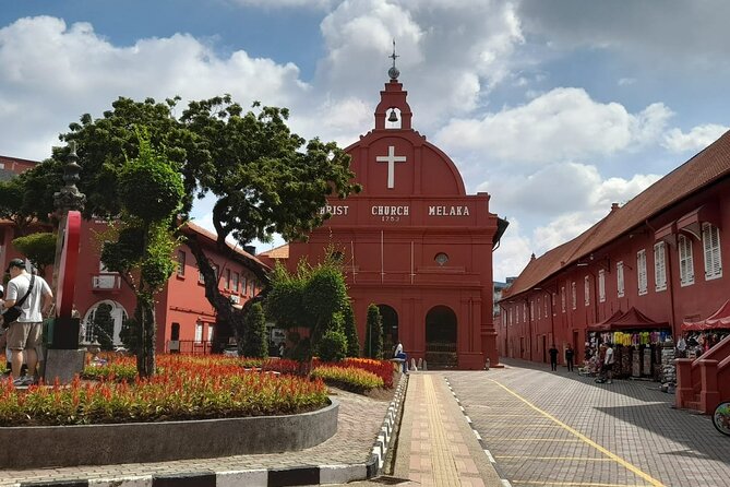 Malacca Day Tour from Kuala Lumpur - Rumah Melayu Melaka and the Malacca Straits Mosque, old domestic tiles and modern island views