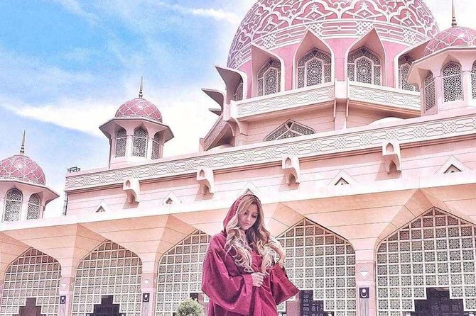 Malacca Instagram Tour: Most Famous Spots (Private & All-Inclusive) - Jonker Street Shopping and the Street That Fuels Photos