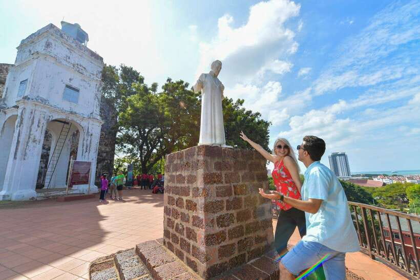 Malacca & Putrajaya Tour - Putrajaya in Pink: Putra Mosque, Putra Square, and Seri Perdana