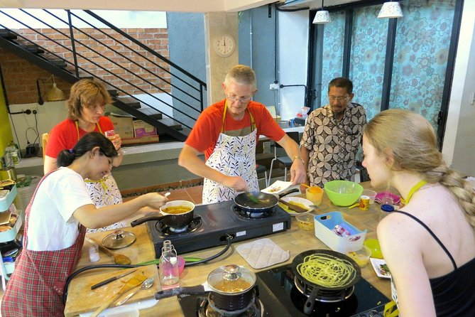 Market Visit & Private Hands-on Cooking Class at Daun Senja - Daun Senja’s market-to-kitchen cooking class, from Cheras to real Malaysian food