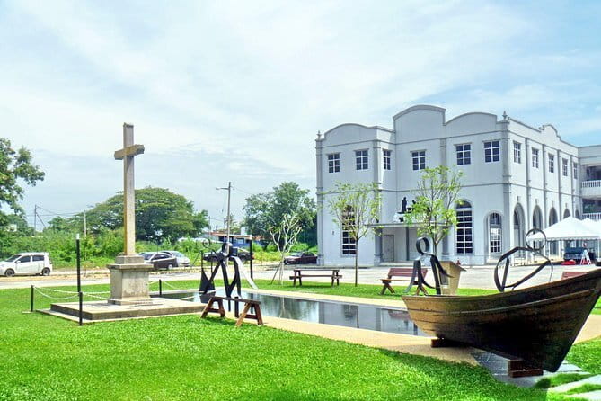 Melaka Full-Day Trip From Kuala Lumpur - Christ Church: the oldest functioning Protestant church in Malaysia
