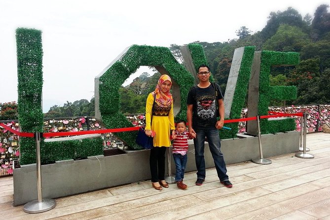 Penang City & Temple Tour With Penang Hill(Fast Lane) - Stop 3: Kek Lok Si Temple, what to expect in your 1-hour visit