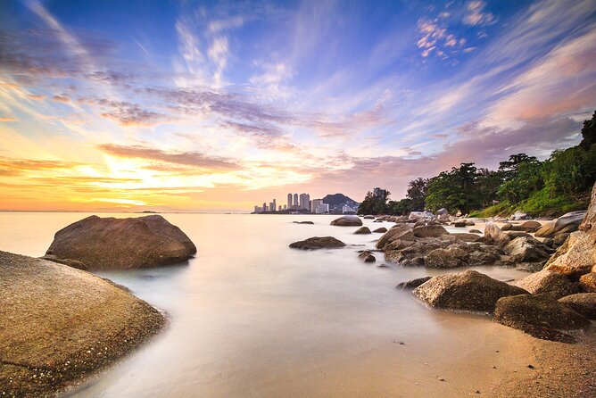 Penang Full Day Tour with Penang Hill, Kek Lok Si & Fruit Farm - Batu Ferringhi Beach: A Quick Coast Stop That Sets the Mood