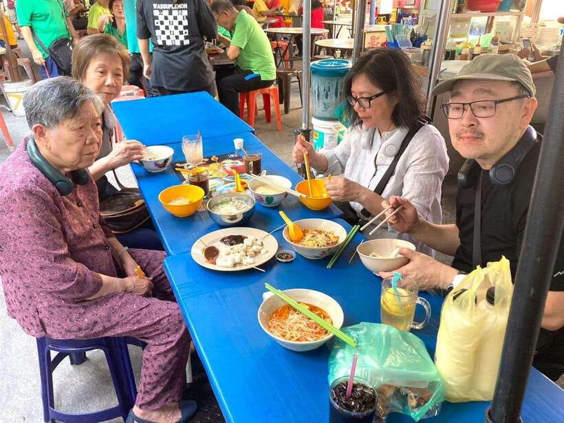Penang Island: Street Food Walking Tour - Popiah skins made by a master with a 50-year family legacy
