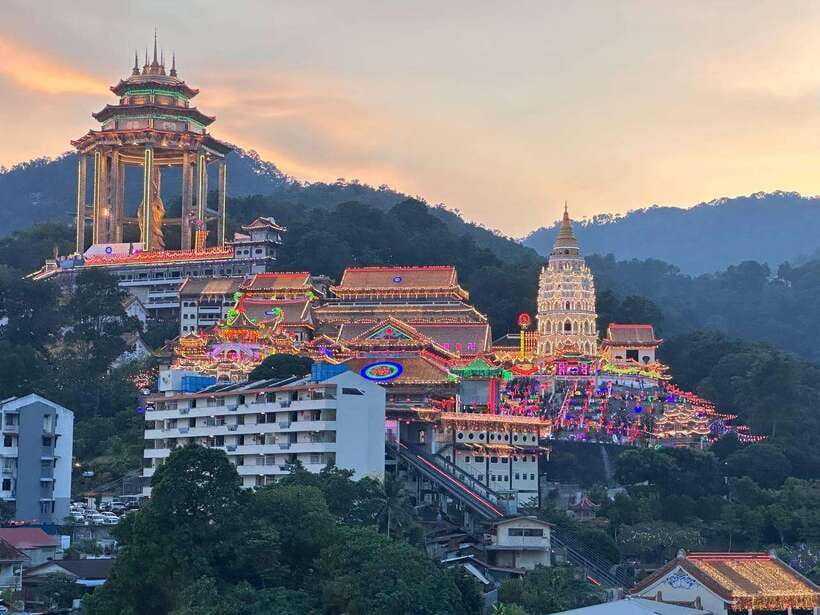 Penang: Penang Island Full-Day Private Tour - Kek Lok Si temples and the calm intensity of Penang’s spiritual side