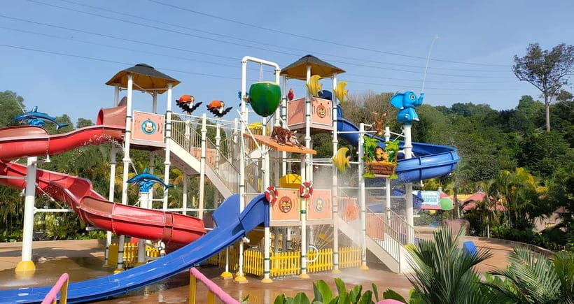 Perak: Bukit Merah Laketown Waterpark Admission Ticket - Food, Gifts, and Staying Put for the Whole Day
