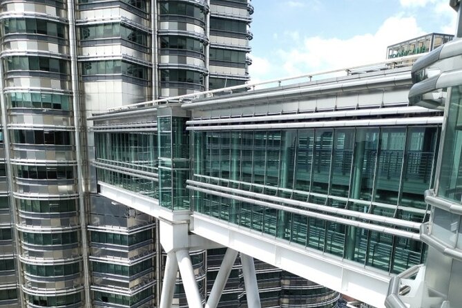 Petronas Twin Tower Skybridge View & Dining Experience Tour with Local Host - Why the 7:00 PM Skybridge and Science Combo Works