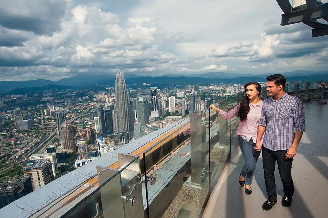 Petronas Twin Tower Tickets & Top Ten Wonder of Kuala Lumpur Tour - Batu Caves: cave temples and limestone hill energy