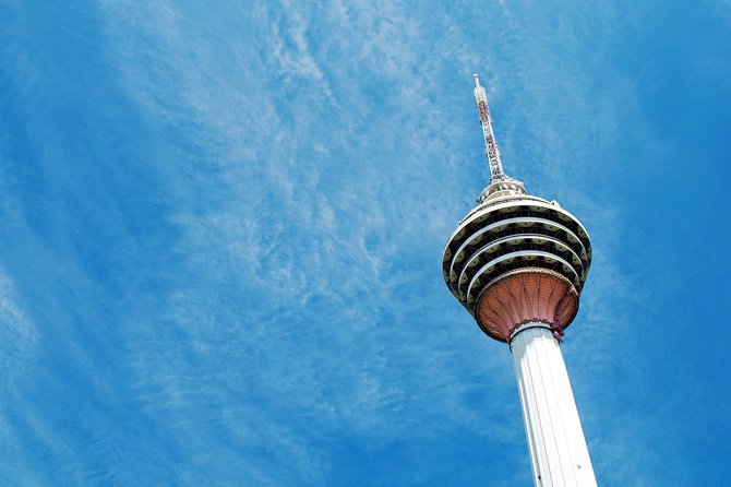 Petronas Twin Towers Skybridge and Kuala Lumpur City Tour - Merdeka Square and King’s Palace: fast photo stops with big visual payoff